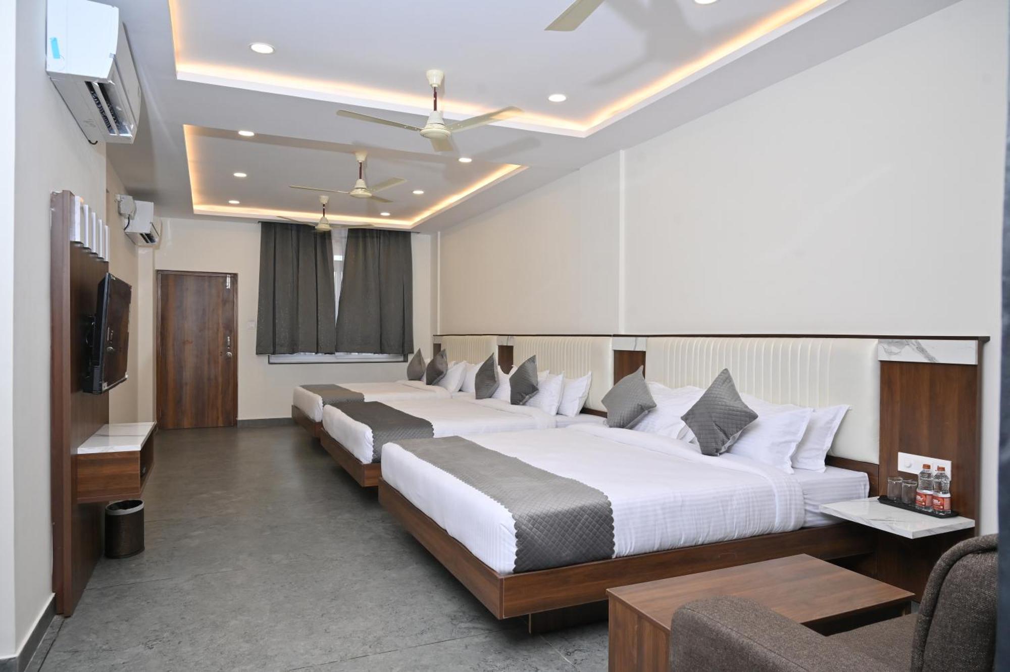 Hotel Shri Devi Comforts Inn Bhatkal Exterior photo