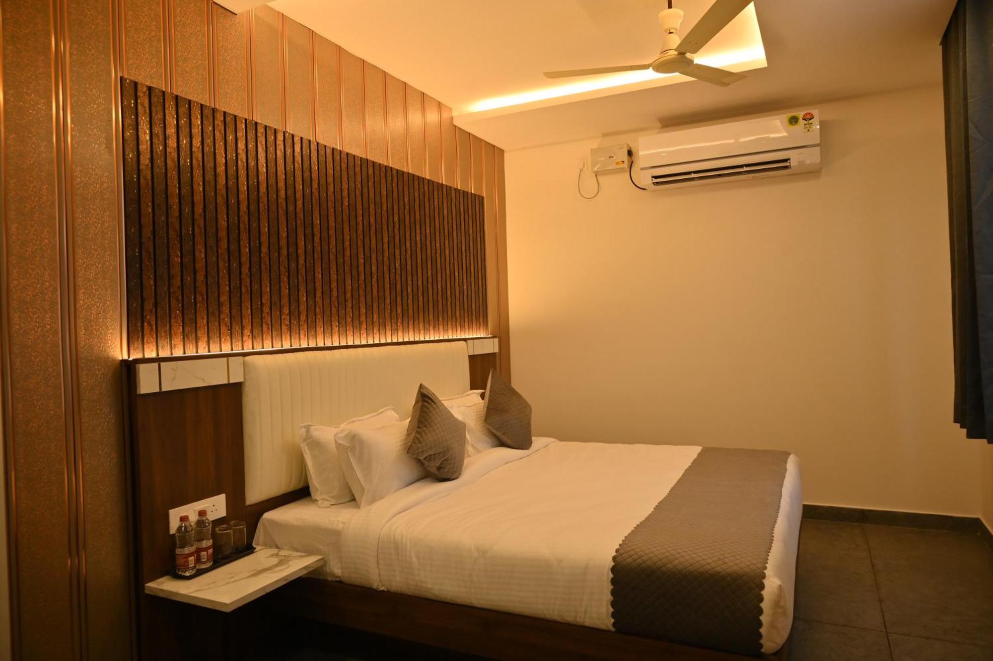 Hotel Shri Devi Comforts Inn Bhatkal Exterior photo