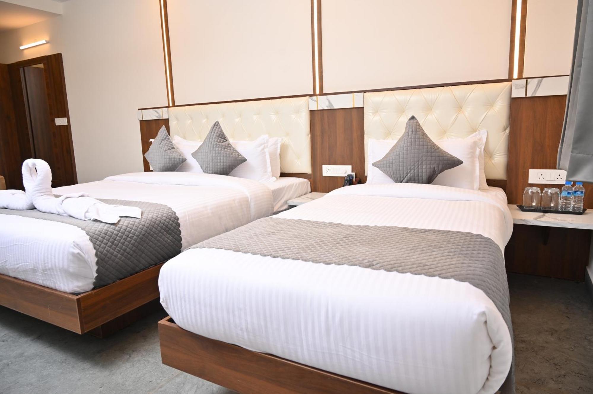 Hotel Shri Devi Comforts Inn Bhatkal Exterior photo
