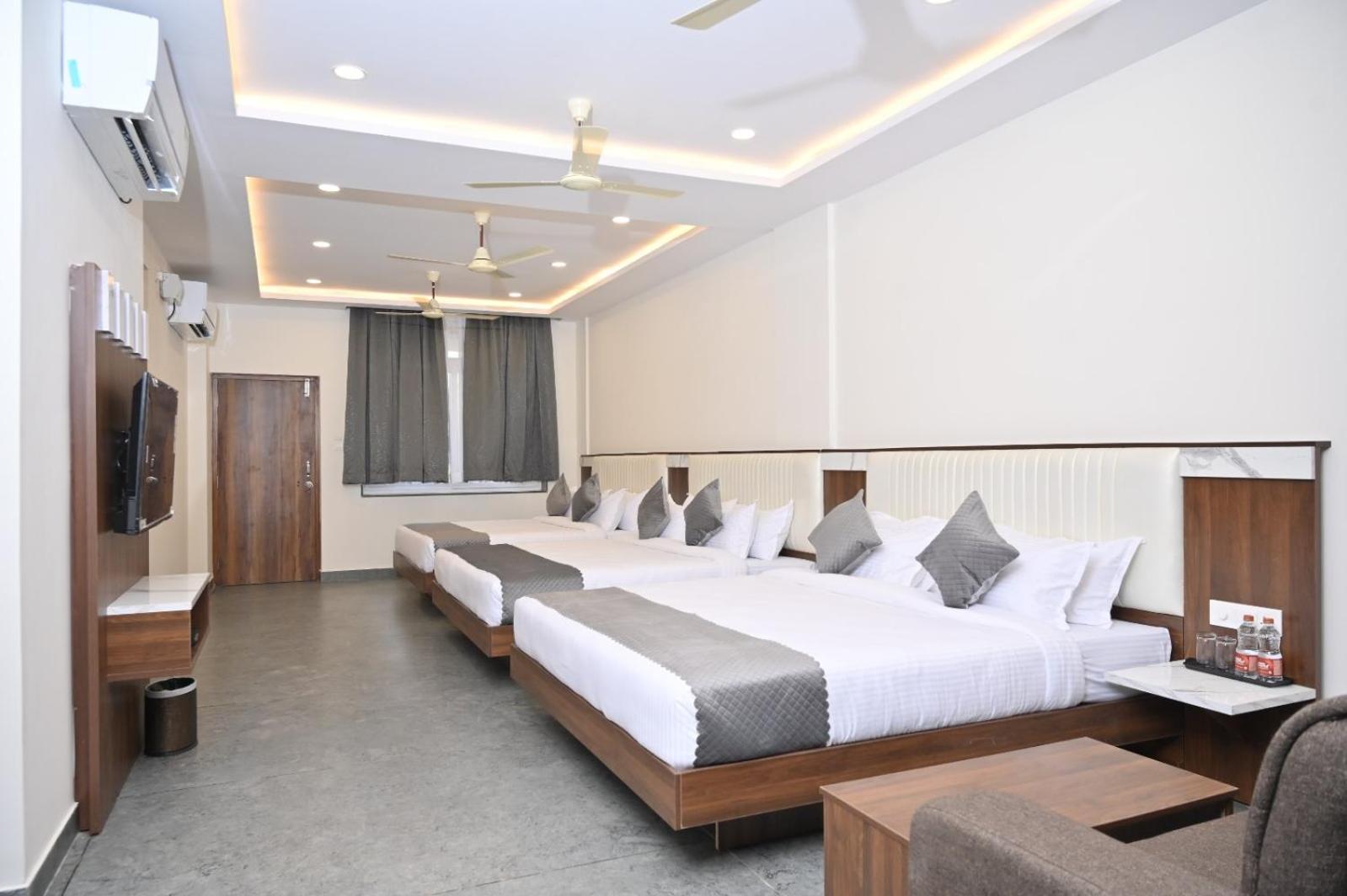 Hotel Shri Devi Comforts Inn Bhatkal Exterior photo