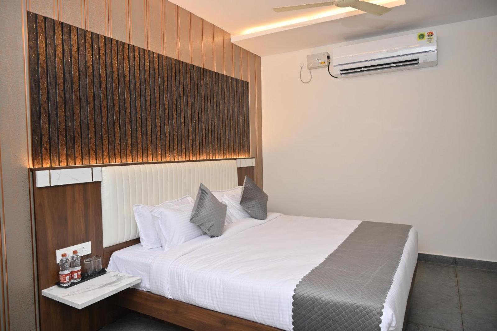 Hotel Shri Devi Comforts Inn Bhatkal Exterior photo